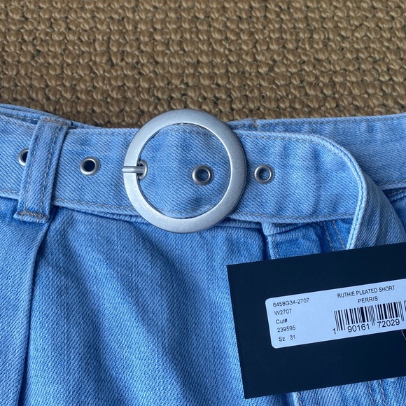 PAIGE Ruthie Pleated Short in Perris NWT - Picture 5 of 7